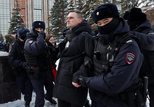 Police officers detain people during a gathering in memory of Russian opposition leader Alexei Navalny near the Wall of Grief monument to the victims of political repressions in Moscow, Russia on February 17, 2024. (Photo by Reuters/Stringer)