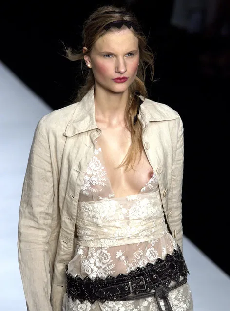 A model wears an outfit from the Betty Jackson Spring/Summer 2003 collection during London Fashion Week September 14, 2002 in London, England. (Photo by John Li/Getty Images)