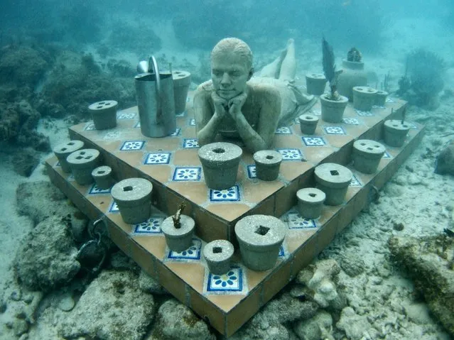 “The gardener”. Underwater Sculpture, Museo Subacuático de Arte, Cancun. (Photo by Jason deCaires Taylor/UnderwaterSculpture)