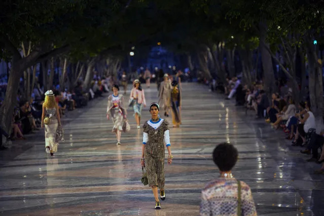 Models wear creations from the Karl Lagerfeld “cruise” line for fashion house Chanel, at the Paseo del Prado street in Havana, Cuba, Tuesday, May 3, 2016. (Photo by Ramon Espinosa/AP Photo)