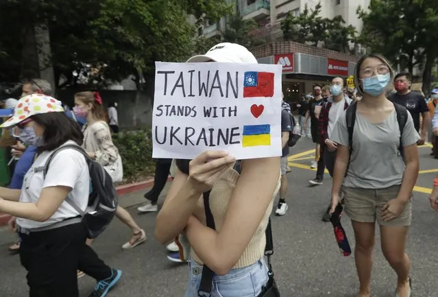 Ukrainian nationals in Taiwan and supporters protest against the invasion of Russia during a march in Taipei, Taiwan, Sunday, March 13, 2022. (Photo by Chiang Ying-ying/AP Photo)