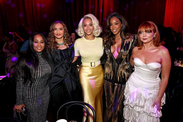 (L-R) Angela Beyince, Tina Knowles, Beyoncé, Kelly Rowland and Samantha Barry attend Glamour Women of the Year at Times Square EDITION Hotel on October 08, 2024 in New York City. (Photo by Jamie McCarthy/Getty Images for Glamour)