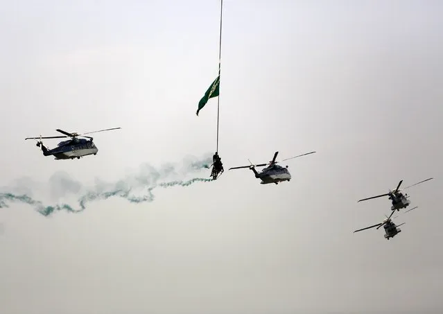 Helicopters fly in formation during a military parade in preparation for the annual Haj pilgrimage in Mecca September 17, 2015. (Photo by Ahmad Masood/Reuters)