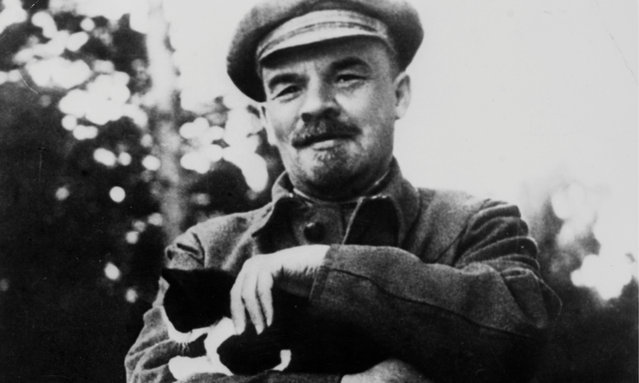 Lenin with a cat in the village of Gorki, near Moscow, 1922, in a photograph by his sister, Maria. (Photo by Maria Ulyanova/Courtesy SCRSS)