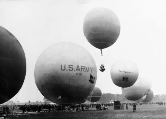 The army balloon S-16 can be seen in the center of the photo during start of the race on June 8, 1926. American balloonist took first and second place. Location unknown. (Photo by AP Photo)
