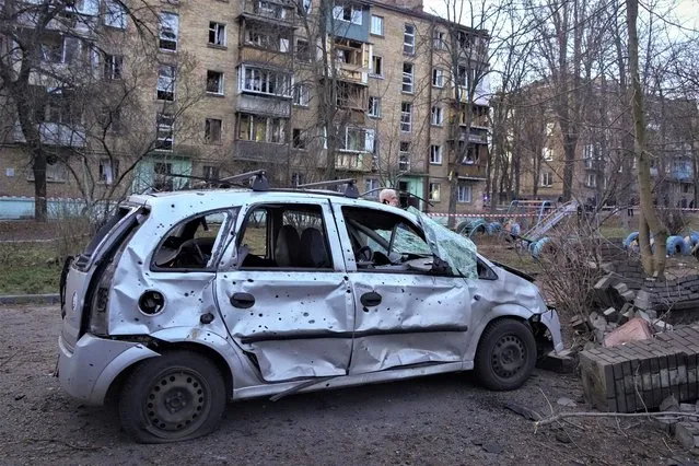 A damaged car is seen at the scene of Russian shelling in Kyiv, Ukraine, Saturday, December 31, 2022. (Photo by Efrem Lukatsky/AP Photo)