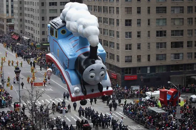 The Thomas The Tank Engine float makes its way down 6th Ave during the Macy's Thanksgiving Day Parade in New York November 27, 2014. (Photo by Carlo Allegri/Reuters)