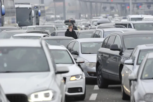 Motorists wait to cross the Croatian border from Slovenia, at Bregana border crossing, western Croatia, Saturday, December 19, 2020. Balkan citizens going home from Western Europe for holidays have created huge traffic jams at border crossings despite coronavirus restrictions meant to discourage travel for Christmas and the New Year. Huge lines of cars have formed on the borders between Slovenia and Croatia as well as Hungary and Serbia as thousands of people waited for hours Saturday to cross. (Photo by AP Photo/Stringer)