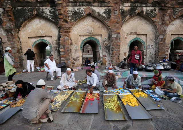 Muslims prepare Iftar (breaking fast) meals during the holy month of Ramadan at the ruins of the Feroz Shah Kotla mosque in New Delhi, India, May 31, 2018. (Photo by Amit Dave/Reuters)
