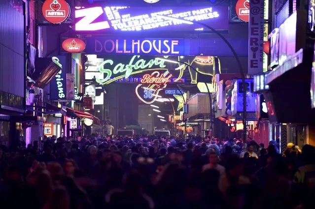 People gather at the Reeperbahn street in St.Pauli red-light district before the New Year celebrations for 2017 in Hamburg, Germany, December 31, 2016. (Photo by Fabian Bimmer/Reuters)