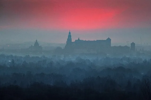 An image taken with a drone shows an aerial view of the Wawel Castle at sunrise in Krakow, southern Poland, 26 April 2021. The Wawel Royal Castle is a castle residency located in central Krakow and the first UNESCO World Heritage Site in the world. (Photo by Lukasz Gagulski/EPA/EFE)