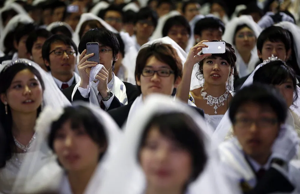 5000 Brides and Grooms Marry in Mass Wedding Ceremony