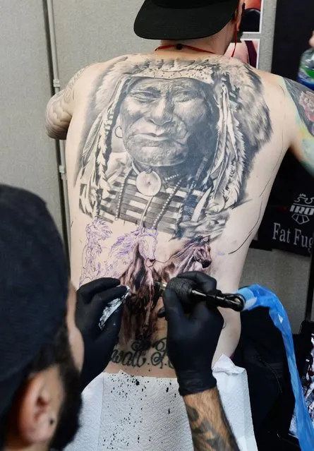 Tattoo artists Adem Senturk works at the 2017 Tattoo Collective event at the Old Truman Brewery in London, England on February 17, 2017. (Photo by PA Wire)