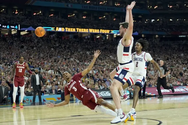 UConn forward Alex Karaban (11) fouls Alabama guard Rylan Griffen (3) during the first half of the NCAA college basketball game at the Final Four, Saturday, April 6, 2024, in Glendale, Ariz. (Photo by David J. Phillip/AP Photo)