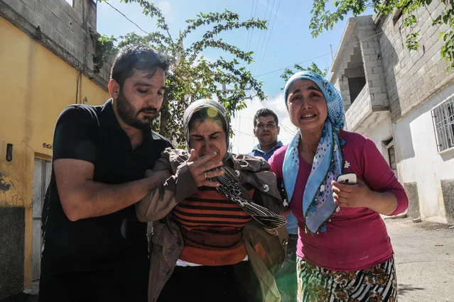 Residents flee as rockets fired from Syria land in the Turkish town of Kilis on April 19, 2016. More rockets hit a Turkish town on the Syrian border, wounding at least three people, a day after five were killed by fire from an area of Syria controlled by jihadists, a Turkish government official said. (Photo by AFP Photo/Stringer)