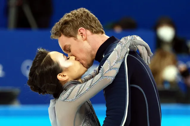 Evan Bates (R) and Madison Chock of USA kiss during the Ice Dance – Free Dance of the Figure Skating Team Event at the Beijing 2022 Olympi​c Games, Beijing, China, 07 February 2022. (Photo by Fazry Ismail/EPA/EFE)