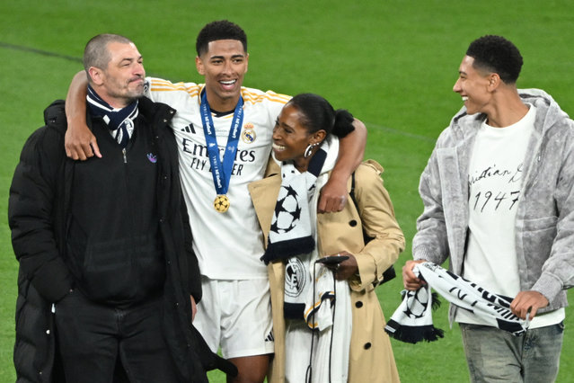 Real Madrid's English midfielder #05 Jude Bellingham celebrates with his mother Denise, his father Mark and his brother Jobe after the UEFA Champions League final football match between Borussia Dortmund and Real Madrid, at Wembley stadium, in London, on June 1, 2024. (Photo by Justin Tallis/AFP Photo)