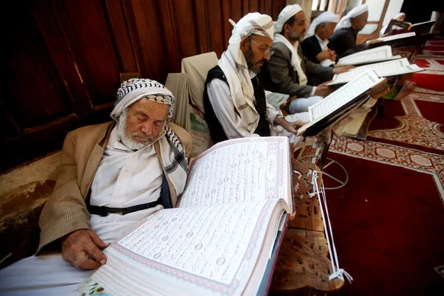 A man rests while reading the Koran at the Grand Mosque, during the holy month of Ramadan in Sanaa, Yemen on May 30, 2019. (Photo by Mohamed al-Sayaghi/Reuters)