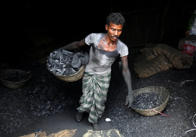 A worker carries coal in a basket in a industrial area in Mumbai, India May 31, 2017. (Photo by Shailesh Andrade/Reuters)