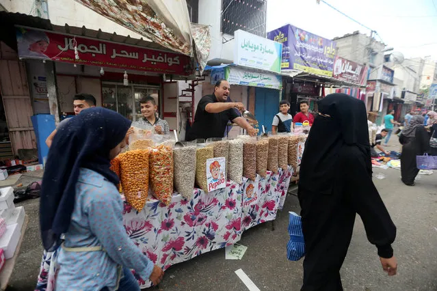 Palestinians shop in a market ahead of the Eid al-Fitr holiday marking the end of Ramadan, in the central Gaza Strip July 4, 2016. (Photo by Ibraheem Abu Mustafa/Reuters)