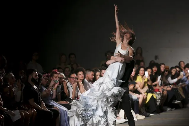 Dancers perform during Portuguese designer Teresa Martins for TM Collection during her runway show at the 41st edition of the Portugal Fashion Event in Lisbon, Portugal, 14 October 2017. (Photo by Jose Sena Goulao/EPA/EFE)