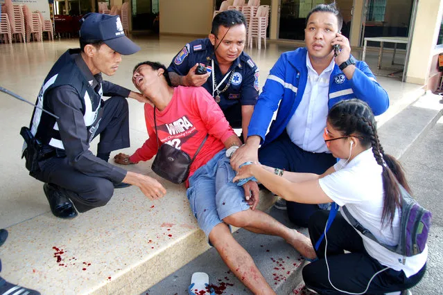Injured person receives first aid after two bombs exploded on August 12, 2016 in the Thai seaside resort of Hua Hin, Thailand. (Photo by Reuters/Dailynews)