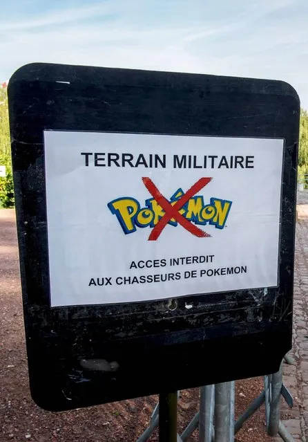 This picture taken on August 16, 2016 shows a board forbidding to play the “Pokemon Go” app inside the “Citadelle” military area in Lille, northern France. The global Pokemon Go craze has prompted a slew of complaints, from memorial sites arguing it's disrespectful to play there to whole countries imposing a ban on the smart phone game. Sites that have expressed irritation at Pokemon Go players include private properties, government buildings, historic monuments and memorial sites. (Photo by Philippe Huguen/AFP Photo)