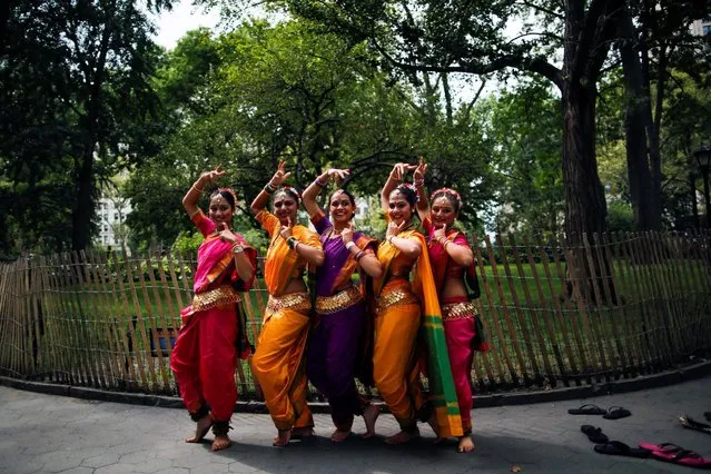 Women pose for a picture as they take part in the annual India Day Parade in Manhattan, New York, U.S., August 21, 2016. (Photo by Eduardo Munoz/Reuters)