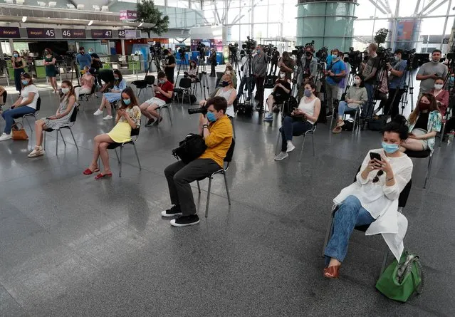Journalists wearing protective face masks attend a news conference at the Boryspil International Airport outside Kiev, Ukraine on June 13, 2020. The airport prepares to resume regular international and domestic flights as Ukraine eases restrictions aimed to contain the spread of the coronavirus disease (COVID-19). (Photo by Gleb Garanich/Reuters)