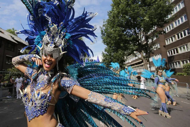 Performers pose on the second day of the Notting Hill Carnival in west London on August 29, 2016. Nearly one million people are expected by the organizers Sunday and Monday in the streets of west London's Notting Hill to celebrate Caribbean culture at a carnival considered the largest street demonstration in Europe. (Photo by Daniel Leal-Olivas/AFP Photo)