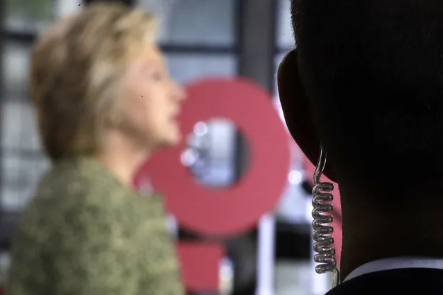 A Secret Service agent stands guard as Democratic presidential candidate Hillary Clinton speaks during a campaign stop at Temple University in Philadelphia, Monday, September 19, 2016. (Photo by Matt Rourke/AP Photo)