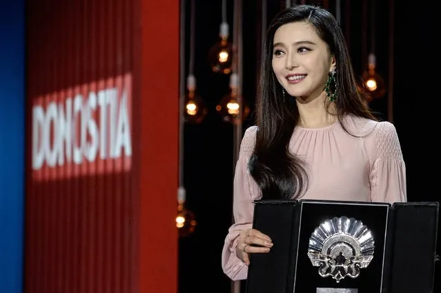 Fan Bingbing receives Silver Shell for Best Actress for “I Am Not Madame Bovary” film during the closing ceremony of 64th San Sebastian Film Festival at Kursaal on September 24, 2016 in San Sebastian, Spain. (Photo by Carlos Alvarez/Getty Images)