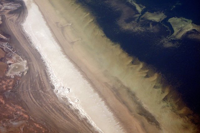 Sand banks and dunes can be seen along the coastline in South Australia, November 12, 2015. (Photo by David Gray/Reuters)