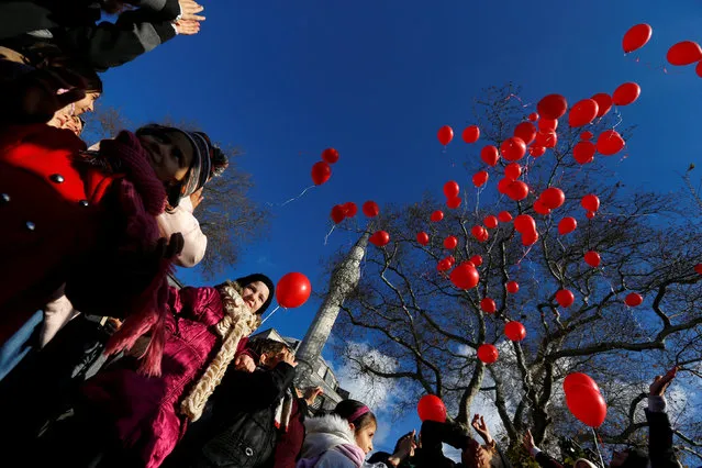 Children release balloons during a demonstration in solidarity with the children of Syrian city of Aleppo, in Istanbul, Turkey, December 18, 2016. (Photo by Murad Sezer/Reuters)