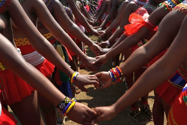 Young women participate in the annual reed dance (Umkhosi Womhlanga) hosted by the Zulu royal family following the coronation of newly crowned King Misuzulu kaZwelithini last month, at the Emachobeni Royal Palace, in Ingwavuma, northern KwaZulu-Natal, South Africa on August 20, 2022. (Photo by Reuters/Stringer)
