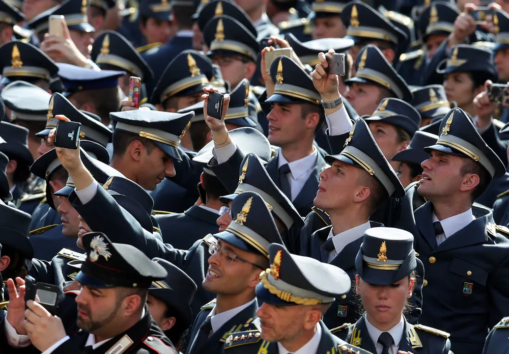 The Day in Photos – May 1, 2016