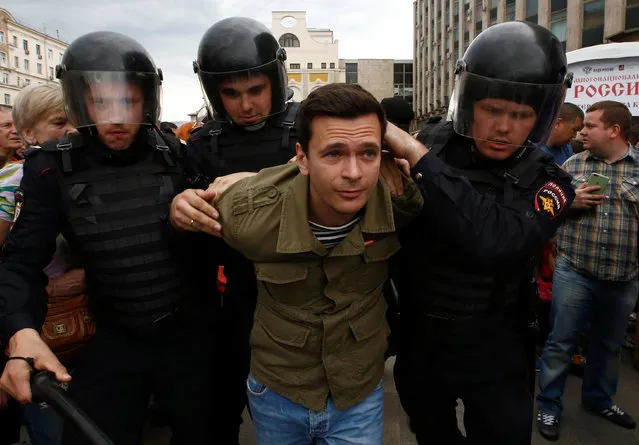 Riot police detain Russian opposition figure Ilya Yashin during an anti-corruption protest organised by opposition leader Alexei Navalny, in central Moscow, Russia on Monday, June 12, 2017. (Photo by Sergei Karpukhin/Reuters)
