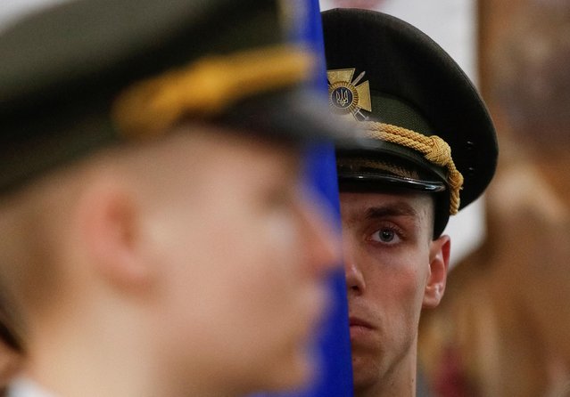 Members of the Honour Guard attend a funeral ceremony of Denys Antipov, Ukrainian serviceman recently killed in a fight with Russian troops, in Kyiv, Ukraine on May 18, 2022. (Photo by Valentyn Ogirenko/Reuters)