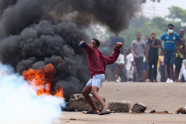 A protester throws a stone during a nationwide strike called by Mozambique presidential candidate Venancio Mondlane to protest the provisional results of an October 9 election, in Maputo, Mozambique on October 21, 2024. (Photo by Siphiwe Sibeko/Reuters)