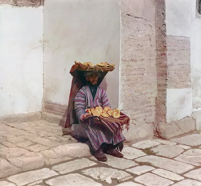 Photos by Sergey Prokudin-Gorsky. Flat breads vendor. Russia, Samarkand, 1911