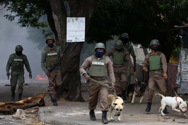 Police officers are seen with dogs during a “national shutdown” against the election outcome, at Luis Cabral township in Maputo, Mozambique, on November 7, 2024. (Photo by Siphiwe Sibeko/Reuters)