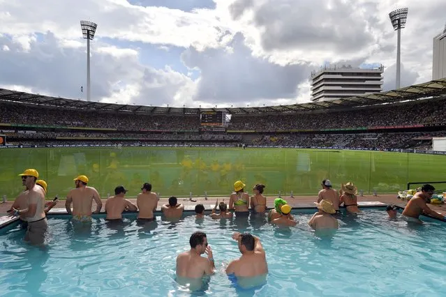 Cricket fans cool off in a pool on the third day of the first cricket Ashes Test between England and Australia in Brisbane on November 25, 2017. (Photo by Saeed Khan/AFP Photo)