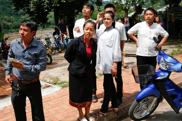 People try to catch a glimpse of U.S. President Barack Obama as he walks in Luang Prabang, Laos September 7, 2016. (Photo by Jonathan Ernst/Reuters)