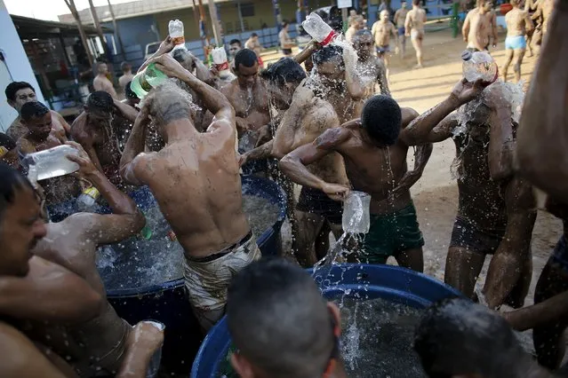 Prisoners wash themselves after taking part in a clay therapy session as part of the ACUDA programme, at a complex of ten prisons in Porto Velho, Rondonia State, Brazil August 28, 2015. (Photo by Nacho Doce/Reuters)