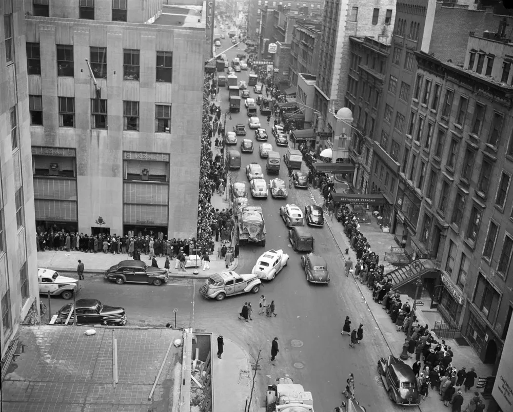 Through the Ages – Christmastime in New York City