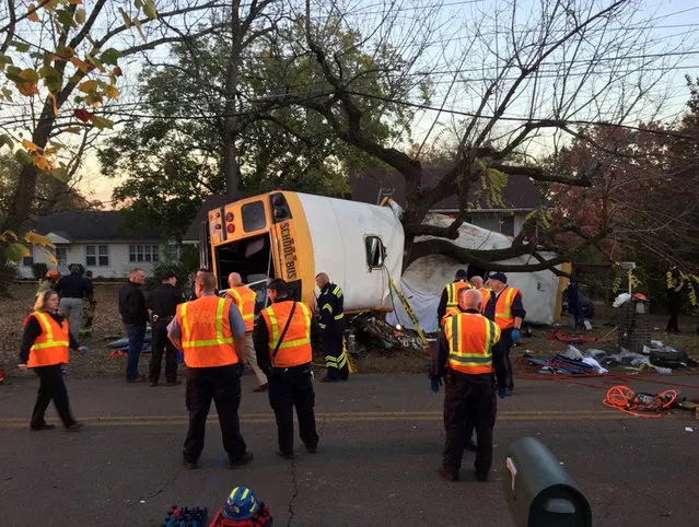 Rescue officials at the scene of a school bus crash involving several fatalities in Chattanooga, Tennessee, U.S., November 21, 2016. (Photo by Reuters/Courtesy of Chattanooga Fire Dept)