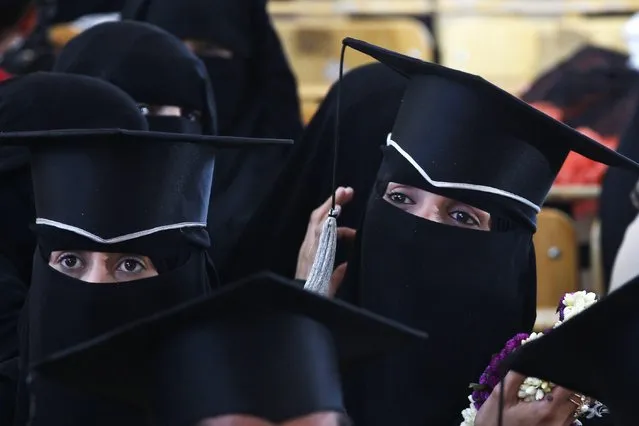 Yemeni university graduates attend their graduation ceremony at Sana'a University, Sana'a, Yemen, 31 December 2015. According to reports literacy rates in Yemen stand at approximately 70 percent for men and 38 percent for women, though the ongoing conflict in the impoverished country has severely limited the chances for students to attend education, as schools close. (Photo by Yahya Arhab/EPA)