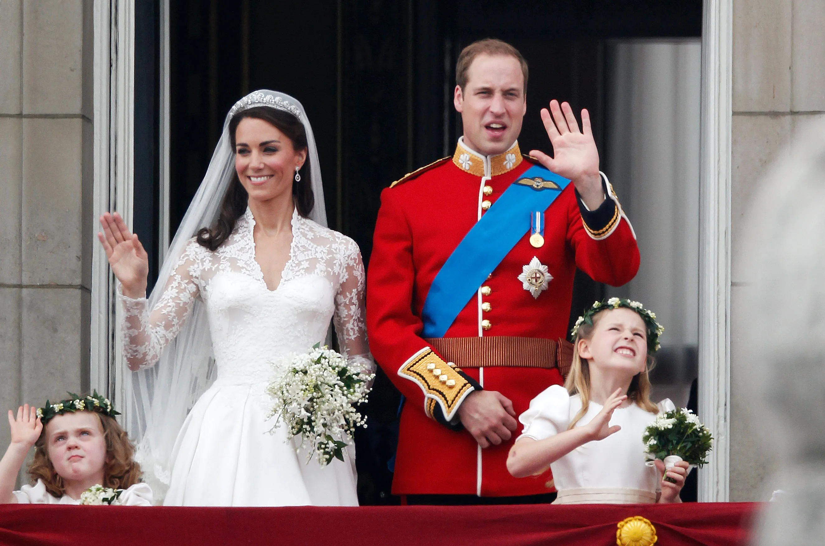 Миддлтон замуж вышла. Свадьба Кейт Миддлтон и принца Уильяма. Свадьба принца Уильяма и Кэтрин Миддлтон. Принц Вильям и Кейт Миддлтон свадьба. Кейт Миддлтон свадьба.