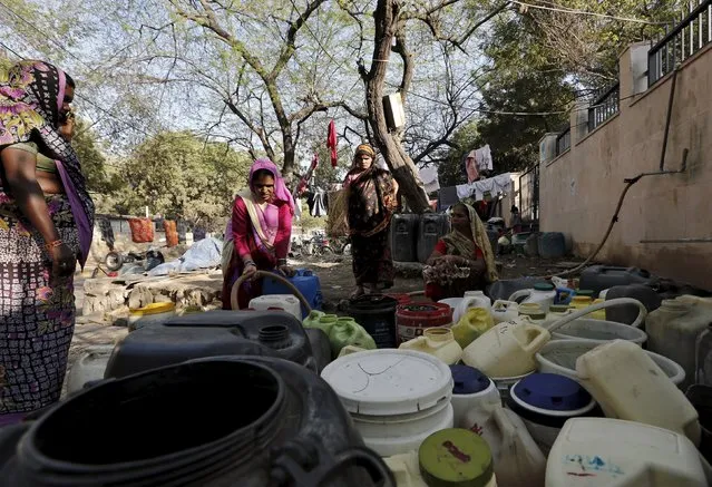 Women fill water in their containers from a municipal tap in New Delhi, India, February 21, 2016. (Photo by Anindito Mukherjee/Reuters)