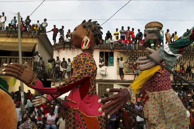 Giant puppets perform as they take part in a parade during the Popo (Mask) Carnival of Bonoua, in the east of Abidjan, April 9, 2016. (Photo by Luc Gnago/Reuters)